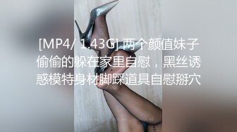 幸福小哥坐享齐人之福双飞两个可爱嫩妹，全程露脸吃奶玩逼享受两个骚逼一起口交大鸡巴好骚，轮草抽插浪叫