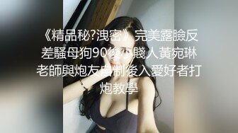 美女发现了摄像头,一直盯着看（后）