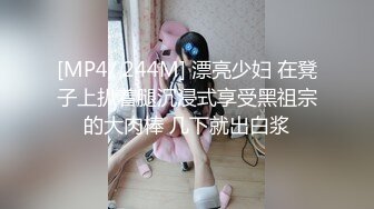 【新片速遞】 好刺激骚妹妹在睡觉姐姐在床上舔他男友的大鸡巴，小嘴伺候掰开妹妹粉嫩骚穴给狼友看吃她奶子，精彩又刺激[493MB/MP4/01:10:53]