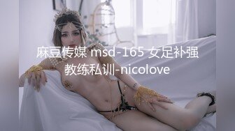 双飞名场面【两个学生妹穿着制服的萝莉】双飞轮流操她们，可以延年益寿呀