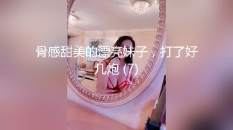 YC商场抄底抹胸花褶裙清纯玉女 粉色窄内两侧毛毛全都钻出来了