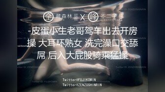 两个风骚大姐玩弄极品小哥，全程露脸丝袜情趣玩弄小哥大鸡巴，深喉口交插她屁眼，吃奶舔逼轮草小哥精彩刺激