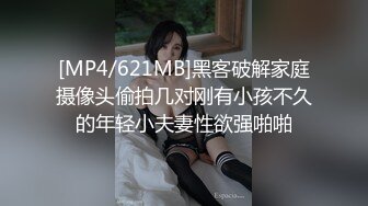 潜入公园女厕偷拍妹子粉嫩的鲍鱼