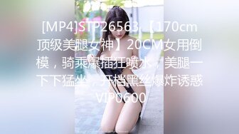 【跟没有血缘关系的哥哥来一发应该没有关系吧】无毛逼漂亮骚妹妹故意勾引哥哥在他面前自慰被操国语