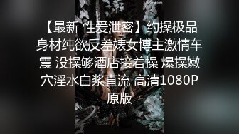 美女同桌被她发现我手机里的秘密后 问我为啥喜欢看女生尿尿 后来主动要求和我换着看