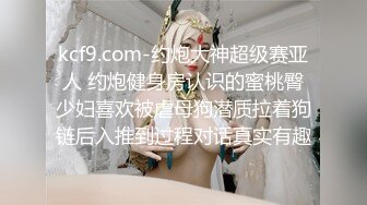 清纯导购员白虎妹子被客人调戏，在试衣间扒光衣服各种姿势