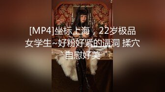 顶级淫乱现场性爱大轰趴！OF极品刺青母狗alicewonder付费福利②，有男有女有人妖，一群人大乱交 (1)