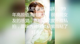 奶霸熟女全程露脸众筹大秀，情趣开档丝袜，拳交骚逼，道具双插，扩阴器玩弄，大奶子能夹死人，浪荡呻吟，不要错过