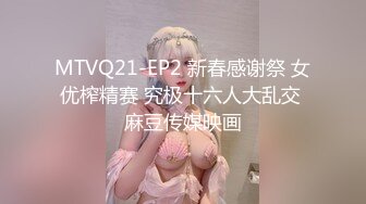 美女被2个朋友故意带到KTV包房挑战刺激啪轮流操