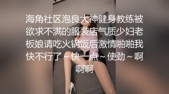 性感猫女镜头前的诱惑，丝袜情趣都快嘞逼里去了，淫语不断听狼友指挥，玩弄骚奶子自慰逼逼，撅着屁股看特写