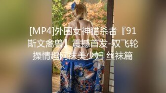 超棒女神丰乳肥臀有点妖艳，翘起屁股特写电臀，一线天极品馒头穴