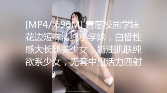 ?风骚小少妇?老公热衷去钓鱼，妻子趁机出轨新来的男同事，进门来不及脱衣服就自己摸奶子发情了，极品美少妇