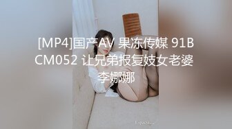 卡哇伊长相甜美极品萌妹放开尺度道具自慰，揉搓美乳脱掉内裤，假屌摩擦骑乘插入，一进一出再用大黑牛震动