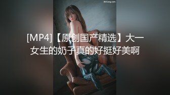 穿上少婦的絲襪滿足她的慾望