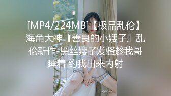 餐厅女厕偷拍 眼镜少妇憋的太久 尿的很急