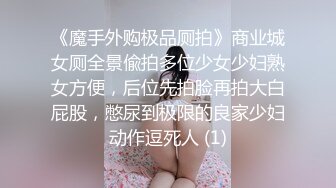 【新片速遞 】 一身黑装卷发红唇少妇❤️丰腴饱满的粉逼开了一个小小的圆洞[97M/MP4/00:51]