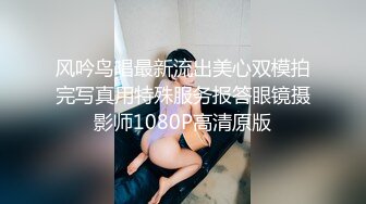 剧情演绎老哥足疗按摩新来个小妹双飞，按按脚加200打飞机，再加钱妹子经不住诱惑双飞，按摩床上骑乘轮换着操