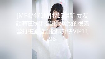 [MP4/ 2.05G] 户外群战骚逼少妇，全程露脸大广场真空装，逼里塞着跳蛋玩弄大黑牛