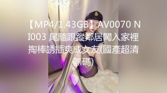 闷骚小女友特地准备的黑丝惊喜，黑丝足交直接撸射