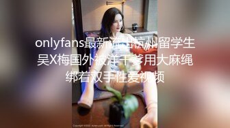 SPA养生馆男技师偷拍女客人服务过程，20多岁无毛肥逼骚货，精油推屁股油光程亮，跳蛋塞入震动，跪在按摩床上后入爆插