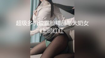 美女闹市区脱了衣服，露出性感的白皙酮体，谁也拦不住，警察也不行！