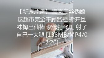 美女穿着性感情趣装给哥哥舔鸡巴 被大鸡巴狂插