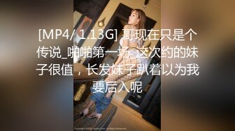 跟随偷窥漂亮cos小姐姐 好可爱的美眉 小内内卡着小屁屁 看着好诱惑