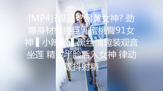 海角社区母子乱伦年轻继母36岁 老爸不在家陪后妈做完瑜伽忍不住把我的小后妈抱到了