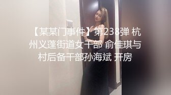 商场白色隔板女厕全景偷拍多位年轻少妇的极品美鲍3 (1)