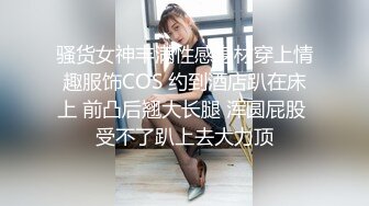 轻熟女姐妹花一起伺候大鸡巴，全程露脸情趣诱惑，活好不粘人，淫声荡语撩骚不断，让大哥轮草抽插，浪叫不止