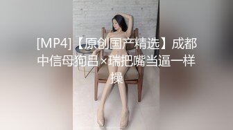 妖艳白皙巨乳白虎一线天美少妇，被大叔调教双手揉奶，乳交疯狂吃鸡多姿势啪啪操穴最后吃鸡口爆