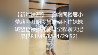 良家骚人妻全程露脸逼逼很肥水又多，玩的好嗨抠逼浪叫，两个奶子被跳蛋摩擦，道具抽插骚穴高潮不断冒白浆