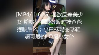 漂亮的新娘子在影樓試穿婚紗 被影樓老板的偷拍了02