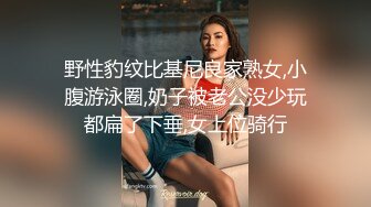 时尚黄发御姐,性感珍珠内内,壹粒壹粒塞入黑沐耳,好湿好多水