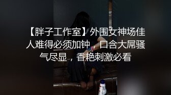 绿帽男友✅双马尾可爱女友为保护男友不被欺负主动献出肉体，草一次腰间挂一个避孕套！无能的男友看着画面居然硬了！2