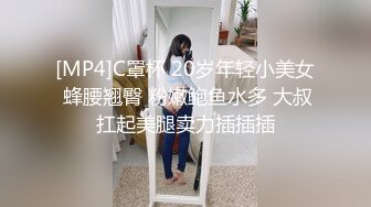 蜘蛛女侠大战猛男，全程露脸漏奶子开档情趣装，给大哥口交大鸡巴，床上各种抽插爆草浪荡呻吟，表情好骚啊