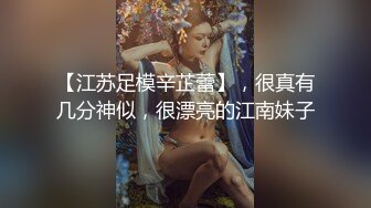 新来的清纯小妹露脸在被窝里跟狼友发骚直播赚生活费，听狼友指挥揉奶玩逼，自慰呻吟年轻粉嫩