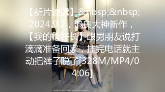 逼毛浓厚的小少妇露脸在浴室玩弄炮击和大黑牛按摩棒，不停蹂躏骚穴浪叫呻吟高潮不止，爽瘫了表情好骚好刺激