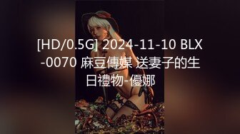 眼镜哥酒店重金约炮纹身小美女 刚亲完她的B再去亲她嘴死活不让