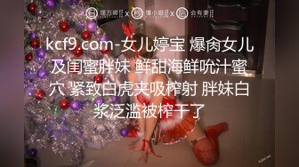 老公在操美女，老婆坐在旁边看，各种啪啪啪，老婆看到内裤都湿了