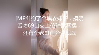 【自整理】穿着蓝色紧身瑜伽裤的巨乳少妇像母狗一样跪在地上贪婪的吞下男人的肉棒！【88V】 (43)