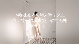 《我是探索者》乖巧极品颜值美妞，花臂纹身美腿，舔屌深喉表情享受，骑乘爆操，干的太猛套破内射