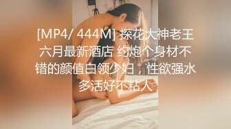 清纯36D小女友，乖巧一脸呆萌，居家爱爱操逼，自己玩穴扣入，骑乘位主动抽插，两个大奶直晃动