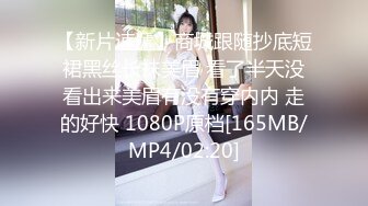 小仙妖TS龙飘飘和闺蜜 双妖伺候直男，边操飘飘边吃着闺蜜妖鸡巴，爽到极点，飘飘还在打着电话 刺激！