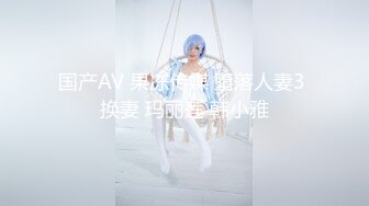 美女如云服装城女厕，全方位脸逼同框偸拍多位美眉方便，迷之操作的小姐姐揪阴毛