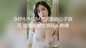 沙发上出轨女被疯狂发泄，前后夹击疯狂啪啪