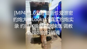 两男一女地铁里面打炮