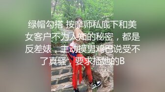 清纯少女看见好棒棒就上前去舔