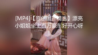 【OnlyFans】逃亡JJ爱KK，狂干群P，大型淫乱场面，两人真实夫妻，女的身材超级棒，群p的场面太过震撼 29