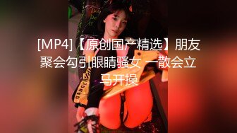 《母子乱伦》想着不如趁着老妈喝多了来一炮老妈穿丝袜我顺手摸了下老妈下面已经流水了